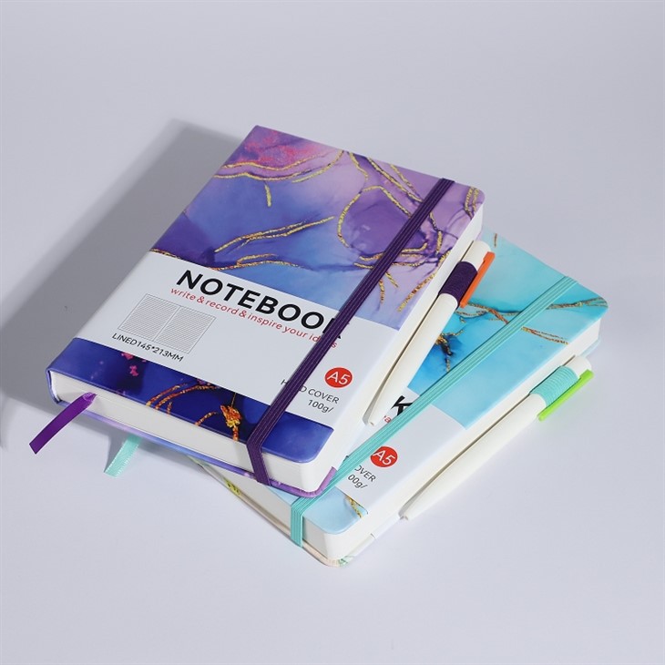 カラフルなノートブック