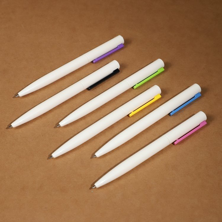 White Plastic Ballpoint Pen White Plastic Ballpoint Pen